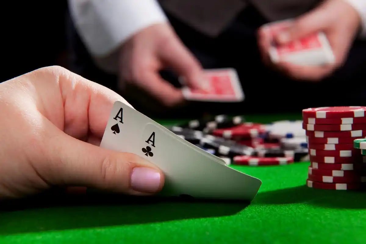 Người chơi Việt Nam trải nghiệm slot online và live casino trên điện thoại